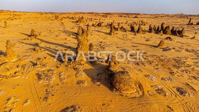 صور جوية لتكوينات صخور الغراميل، العلا، المملكة العربية السعودية، الشرق الأوسط