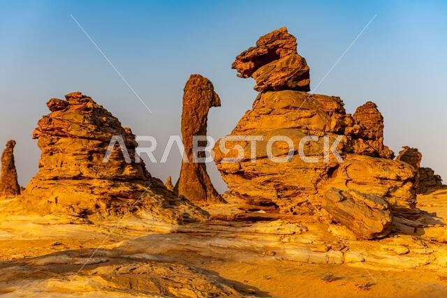 تشكيلات صخرية في الغراميل، العلا، المملكة العربية السعودية، الشرق الأوسط تشكيلات صخرية في الغراميل، العلا، المملكة العربية السعودية، الشرق الأوسط