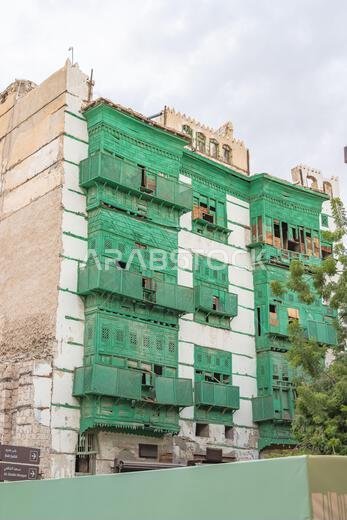 Middle East, Saudi Arabia, Mecca, Jeddah, Al-Balad. Traditional Hijazi tower house with wooden Rosan windows and balconies.