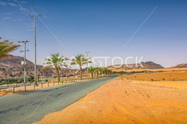 طريق في صحراء النفود، بالقرب من جبة، المملكة العربية السعودية. طريق في صحراء النفود، بالقرب من جبة، المملكة العربية السعودية.