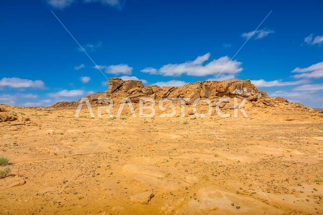 المناظر الطبيعية الصحراوية بالقرب من سكاكا، منطقة الجوف، المملكة العربية السعودية.