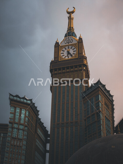 صوره مقربه لأبراج مكه المطله على الحرم المكي في مكه المكرمه, فنادق فاخره أمام الحرم المكي, التطور العمراني في مكه المكرمه, الفن الهندسي والعمراني لفنادق مكه