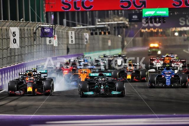 Jeddah, Saudi Arabia, 05/12/2021, (L to R): Max Verstappen (NLD) Red Bull Racing RB16B; Lewis Hamilton (GBR) Mercedes AMG F1 W12; and Esteban Ocon (FRA) Alpine F1 Team A521, at the first race restart. 05.12.2021. Formula 1 World Championship, Rd 21, Saudi Arabian Grand Prix, Jeddah, Saudi Arabia, Race Day.  Photo credit should read: XPB/Press Association Images.