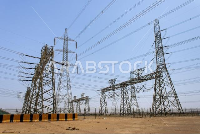 أبراج خطوط نقل الطاقة ذات الجهد العالي في منطقة الرياض، المملكة العربية السعودية