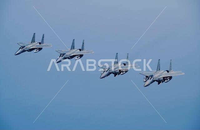 البحر الأحمر، المملكة العربية السعودية. ١١ نوفمبر ٢٠٢١. قاذفة استراتيجية من طراز B1-B لانسر تابعة لسلاح الجو الأمريكي، تحلق ضمن مهمة قوة القاذفات برفقة سرب من طائرات إف-١٥ سي إيجل المقاتلة التابعة لسلاح الجو الملكي السعودي فوق البحر الأحمر في ١١ نوفمبر ٢٠٢١. حقوق الصورة: الرقيب الفني كريستوفر روانو/بلانيت بيكس/ألامي لايف نيوز البحر الأحمر، المملكة العربية السعودية. ١١ نوفمبر ٢٠٢١. قاذفة استراتيجية من طراز B1-B لانسر تابعة لسلاح الجو الأمريكي، تحلق ضمن مهمة قوة القاذفات برفقة سرب من طائرات إف-١٥ سي إيجل المقاتلة التابعة لسلاح الجو الملكي السعودي فوق البحر الأحمر في ١١ نوفمبر ٢٠٢١. حقوق الصورة: الرقيب الفني كريستوفر روانو/بلانيت بيكس/ألامي لايف نيوز