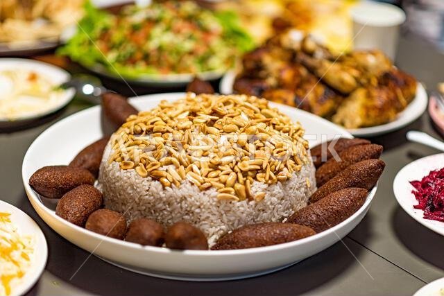 المقلوبة، والبيلاف، والكبة. أطباق عربية وتركية تقليدية. تحظى بشعبية كبيرة في الشرق الأوسط. صورة عالية الجودة