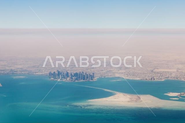 منظر جوي للدوحة (الدوحة)، عاصمة قطر، الخليج العربي منظر جوي للدوحة (الدوحة)، عاصمة قطر، الخليج العربي