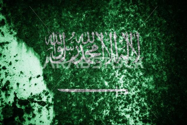 جدار قديم متصدع عليه علم مرسوم
