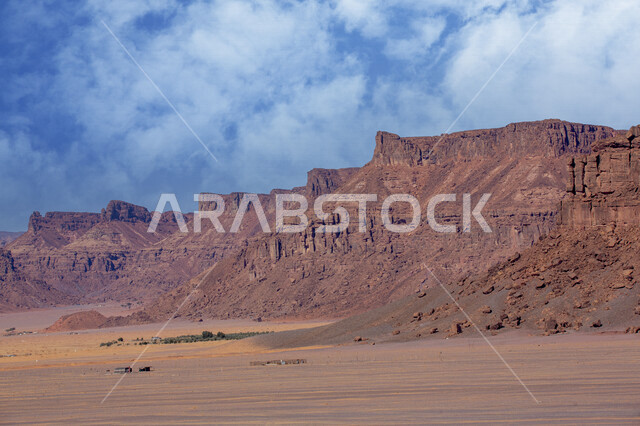 التكوينات والتشكيلات الصخرية الطبيعية في مدينة العلا بالمملكة العربية السعودية، المعالم التاريخية الأثرية السياحية، جمال الطبيعة الصحراوية، الجبال الصخرية في محافظة العلا، السياحة في السعودية