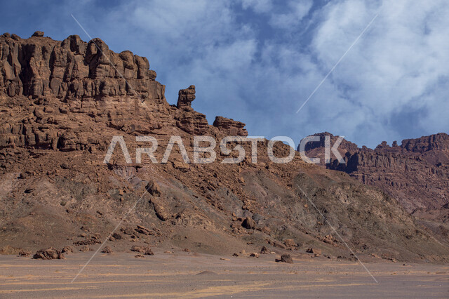 التكوينات والتشكيلات الصخرية الطبيعية في مدينة العلا بالمملكة العربية السعودية، المعالم التاريخية الأثرية السياحية، جمال الطبيعة الصحراوية، الجبال الصخرية في محافظة العلا، السياحة في السعودية