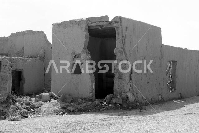 A house of ancient Saudi heritage that resists erosion
