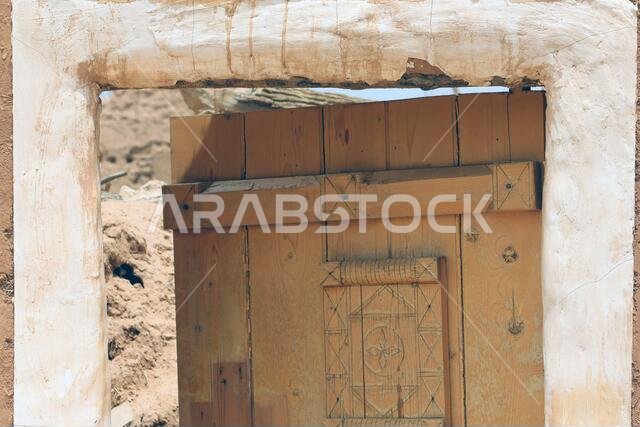 باب منزل تراثي سعودي