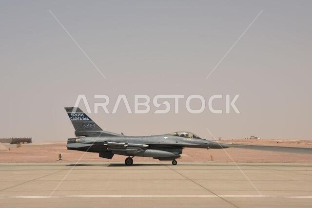 210516-Z-QX261-0003 الرائد شون هولتج، طيار السرب المقاتل الاستكشافي 157، يقود طائرة مقاتلة من طراز إف-16 فايتينغ فالكون في قاعدة الأمير سلطان الجوية، المملكة العربية السعودية، في 16 مايو 2021. تم نشر طياري "ثعلب المستنقعات" من الحرس الوطني الجوي لولاية كارولينا الجنوبية في قاعدة الأمير سلطان الجوية لعرض القوة القتالية والمساعدة في تعزيز القدرات الدفاعية ضد التهديدات المحتملة في المنطقة.
