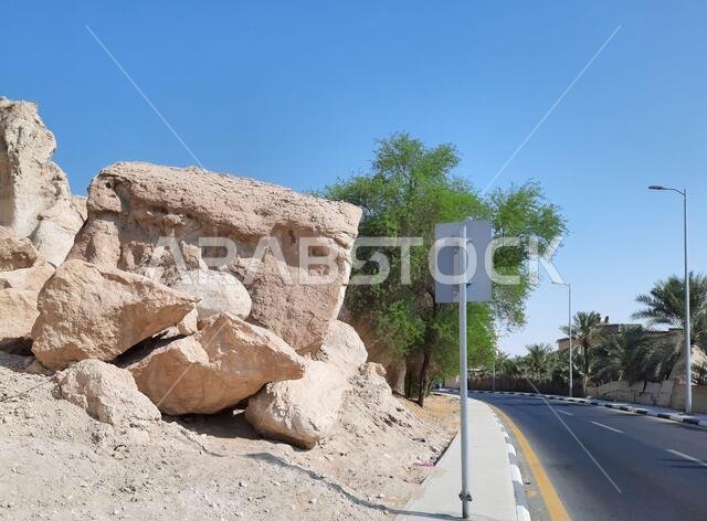 الهفوف الأحساء، المملكة العربية السعودية - 20 أغسطس 2021: الموقع بالقرب من جبال القرح، في الهفوف، المملكة العربية السعودية، خلال ساعات النهار