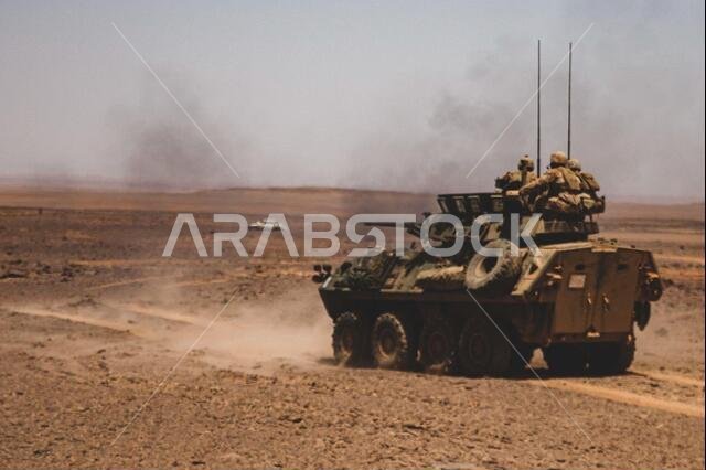 210610-M-TU241-1007 تبوك، المملكة العربية السعودية (10 يونيو 2021) - أطلق جنود مشاة البحرية، المتواجدون في مركبة مدرعة خفيفة تابعة لوحدة المشاة البحرية الرابعة والعشرين، مدفعًا عيار 25 ملم للتدريب بالذخيرة الحية خلال مناورة قتالية برمائية مسرحية (TACR) في مركز تدريب تبوك، المملكة العربية السعودية، في 10 يونيو. تدمج مناورة TACR أصول البحرية الأمريكية ومشاة البحرية الأمريكية لممارسة مجموعة من القدرات القتالية الحيوية، سواء في البحر أو على البر. وتنتشر وحدة المشاة البحرية الرابعة والعشرون في منطقة 
