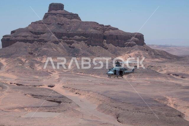 210620-M-GJ479-0070 تبوك، المملكة العربية السعودية (20 يونيو 2021) - قامت مروحية من طراز UH-1Y Venom تابعة لسلاح مشاة البحرية الأمريكية، والملحقة بوحدة المشاة البحرية الرابعة والعشرين (MEU)، بعمليات طيران خلال تدريب قتالي برمائي مسرحي (TACR) في تبوك، المملكة العربية السعودية، في 20 يونيو. يدمج هذا التدريب أصول البحرية الأمريكية وسلاح مشاة البحرية الأمريكية لممارسة مجموعة من القدرات القتالية الحيوية، سواء في البحر أو على البر. تنتشر وحدة المشاة البحرية الرابعة والعشرون في منطقة عمليات الأسطول الخ 210620-M-GJ479-0070 تبوك، المملكة العربية السعودية (20 يونيو 2021) - قامت مروحية من طراز UH-1Y Venom تابعة لسلاح مشاة البحرية الأمريكية، والملحقة بوحدة المشاة البحرية الرابعة والعشرين (MEU)، بعمليات طيران خلال تدريب قتالي برمائي مسرحي (TACR) في تبوك، المملكة العربية السعودية، في 20 يونيو. يدمج هذا التدريب أصول البحرية الأمريكية وسلاح مشاة البحرية الأمريكية لممارسة مجموعة من القدرات القتالية الحيوية، سواء في البحر أو على البر. تنتشر وحدة المشاة البحرية الرابعة والعشرون في منطقة عمليات الأسطول الخ