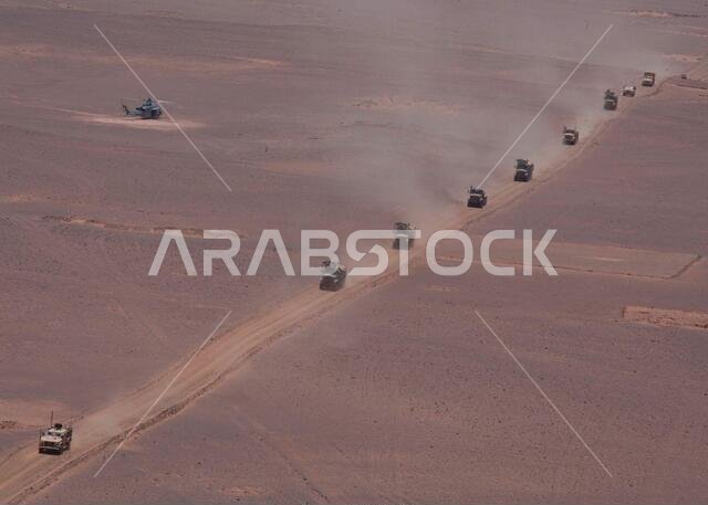 210620-M-GJ479-0134 تبوك، المملكة العربية السعودية (20 يونيو 2021) - تعمل مركبات تابعة للوحدة الاستكشافية البحرية الرابعة والعشرين (MEU) في تشكيل ضمن تدريب بالذخيرة الحية على قافلة خلال مناورة قتالية برمائية مسرحية (TACR) في تبوك، المملكة العربية السعودية، في 20 يونيو. تدمج مناورة TACR أصول البحرية الأمريكية ومشاة البحرية الأمريكية لممارسة مجموعة من القدرات القتالية الحيوية، سواء في البحر أو على البر. تنتشر الوحدة الاستكشافية البحرية الرابعة والعشرون في منطقة عمليات الأسطول الخامس الأمريكي لدعم 210620-M-GJ479-0134 تبوك، المملكة العربية السعودية (20 يونيو 2021) - تعمل مركبات تابعة للوحدة الاستكشافية البحرية الرابعة والعشرين (MEU) في تشكيل ضمن تدريب بالذخيرة الحية على قافلة خلال مناورة قتالية برمائية مسرحية (TACR) في تبوك، المملكة العربية السعودية، في 20 يونيو. تدمج مناورة TACR أصول البحرية الأمريكية ومشاة البحرية الأمريكية لممارسة مجموعة من القدرات القتالية الحيوية، سواء في البحر أو على البر. تنتشر الوحدة الاستكشافية البحرية الرابعة والعشرون في منطقة عمليات الأسطول الخامس الأمريكي لدعم