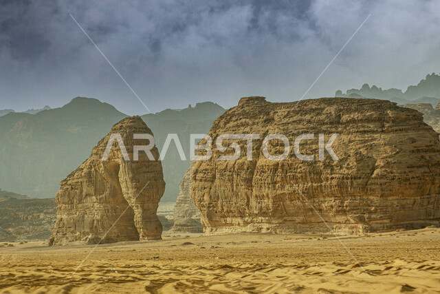 صورة إبداعية لصخرة الفيل في العلا بالمملكة العربية السعودية، جمال التكوينات الصخرية الطبيعية، صخرة الفيل في العلا، بلدة العلا القديمة، المعالم التاريخية الأثرية السياحية في السعودية، السياحة في السعودية