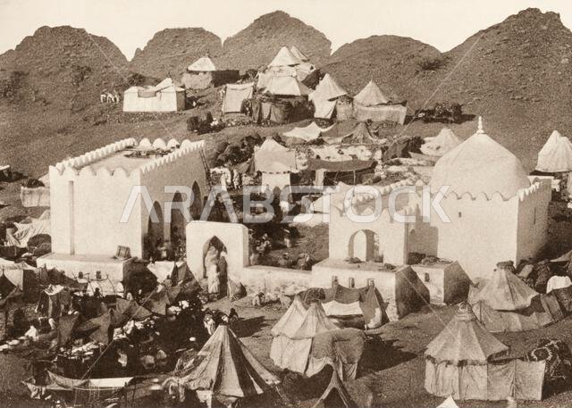 خيام الحجاج خلال موسم الحج بالقرب من ضريح ستانة ميمونة، مكة المكرمة، المملكة العربية السعودية، القرن التاسع عشر