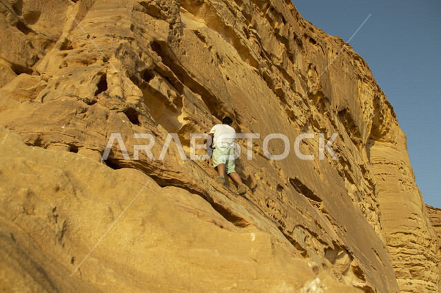 التكوينات الصخرية الطبيعية في مدينة العلا بالمملكة العربية السعودية، المعالم التاريخية الأثرية السياحية، جمال الطبيعة الصحراوية، المرتفعات الجبلية في محافظة العلا، السياحة في السعودية