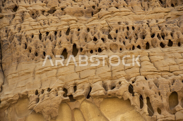 التكوينات الصخرية الطبيعية في مدينة العلا بالمملكة العربية السعودية، المعالم التاريخية الأثرية السياحية، جمال الطبيعة الصحراوية، المرتفعات الجبلية في محافظة العلا، السياحة في السعودية