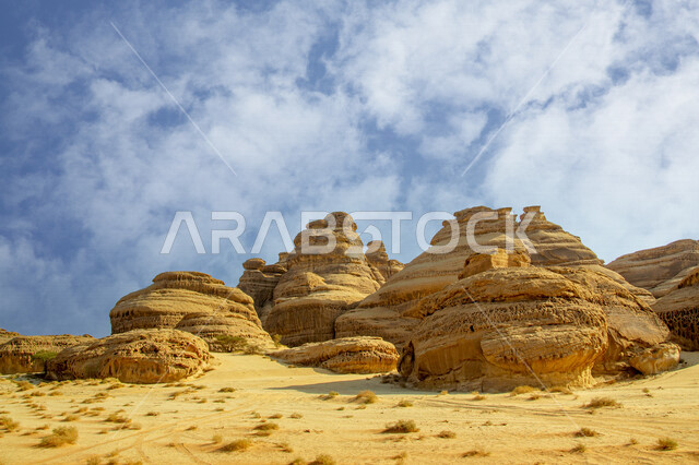 التكوينات الصخرية الطبيعية في مدينة العلا بالمملكة العربية السعودية، المعالم التاريخية الأثرية السياحية، جمال الطبيعة الصحراوية، المرتفعات الجبلية في محافظة العلا، السياحة في السعودية