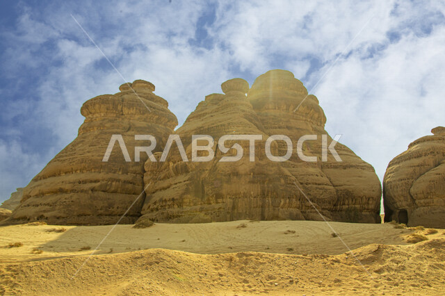 التكوينات الصخرية الطبيعية في مدينة العلا بالمملكة العربية السعودية، المعالم التاريخية الأثرية السياحية، جمال الطبيعة الصحراوية، المرتفعات الجبلية في محافظة العلا، السياحة في السعودية