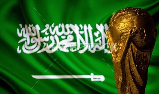 6 أكتوبر 2021 الرياض، المملكة العربية السعودية. كأس العالم لكرة القدم على خلفية علم المملكة العربية السعودية. 6 أكتوبر 2021 الرياض، المملكة العربية السعودية. كأس العالم لكرة القدم على خلفية علم المملكة العربية السعودية.