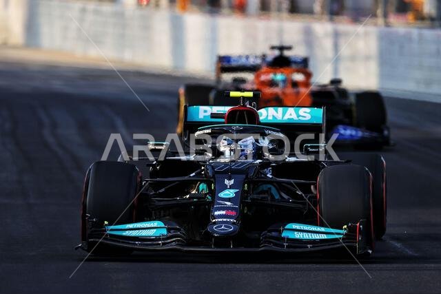 جدة، المملكة العربية السعودية. 3 ديسمبر 2021. فالتيري بوتاس (فنلندا) مرسيدس AMG F1 W12. سباق الجائزة الكبرى السعودي، الجمعة 3 ديسمبر 2021. جدة، المملكة العربية السعودية. حقوق الصورة: جيمس موي/ألامي لايف نيوز
