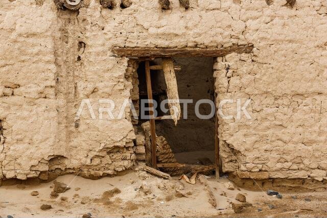 Old House in Yanbu Al Nakhl Historical Place, Saudi Arabia Old House in Yanbu Al Nakhl Historical Place, Saudi Arabia