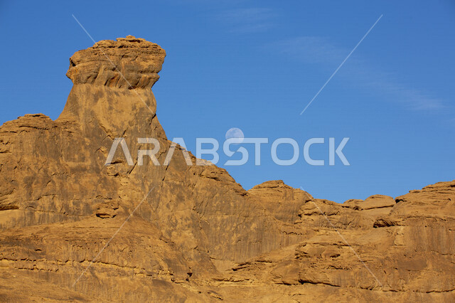 التكوينات والتشكيلات الصخرية الطبيعية في مدينة العلا بالمملكة العربية السعودية، المعالم التاريخية الأثرية السياحية، جمال الطبيعة الصحراوية، الجبال الصخرية في محافظة العلا، السياحة في السعودية