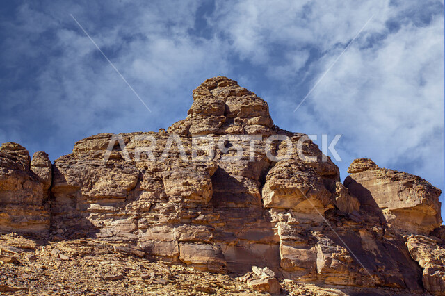 التكوينات والتشكيلات الصخرية الطبيعية في مدينة العلا بالمملكة العربية السعودية، المعالم التاريخية الأثرية السياحية، جمال الطبيعة الصحراوية، الجبال الصخرية في محافظة العلا، السياحة في السعودية