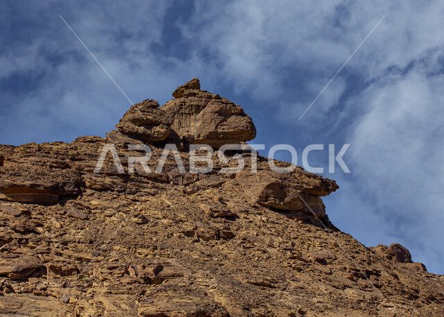 التكوينات والتشكيلات الصخرية الطبيعية في مدينة العلا بالمملكة العربية السعودية، المعالم التاريخية الأثرية السياحية، جمال الطبيعة الصحراوية، الجبال الصخرية في محافظة العلا، السياحة في السعودية