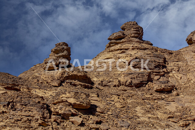 التكوينات والتشكيلات الصخرية الطبيعية في مدينة العلا بالمملكة العربية السعودية، المعالم التاريخية الأثرية السياحية، جمال الطبيعة الصحراوية، الجبال الصخرية في محافظة العلا، السياحة في السعودية