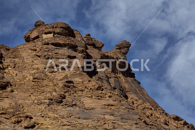 التكوينات والتشكيلات الصخرية الطبيعية في مدينة العلا بالمملكة العربية السعودية، المعالم التاريخية الأثرية السياحية، جمال الطبيعة الصحراوية، الجبال الصخرية في محافظة العلا، السياحة في السعودية