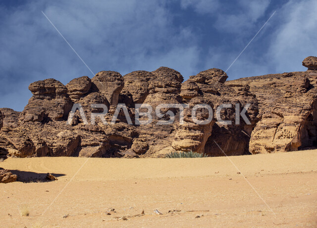 التكوينات والتشكيلات الصخرية الطبيعية في مدينة العلا بالمملكة العربية السعودية، المعالم التاريخية الأثرية السياحية، جمال الطبيعة الصحراوية، الجبال الصخرية في محافظة العلا، السياحة في السعودية