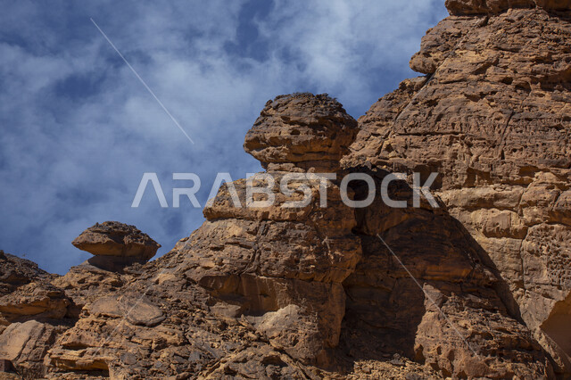 التكوينات والتشكيلات الصخرية الطبيعية في مدينة العلا بالمملكة العربية السعودية، المعالم التاريخية الأثرية السياحية، جمال الطبيعة الصحراوية، الجبال الصخرية في محافظة العلا، السياحة في السعودية