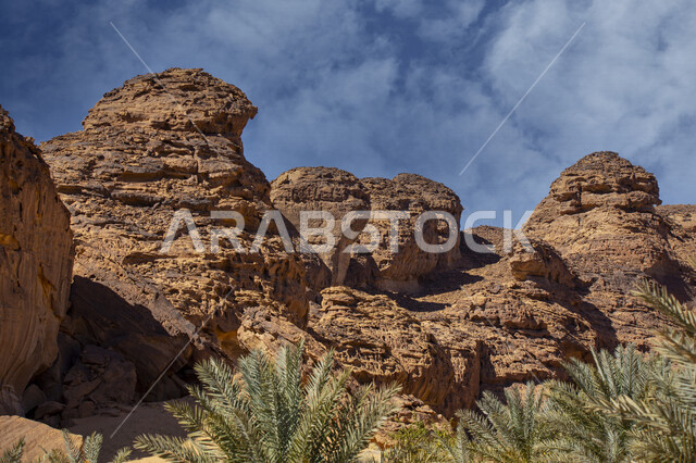 التكوينات والتشكيلات الصخرية الطبيعية في مدينة العلا بالمملكة العربية السعودية، المعالم التاريخية الأثرية السياحية، جمال الطبيعة الصحراوية، الجبال الصخرية في محافظة العلا، السياحة في السعودية