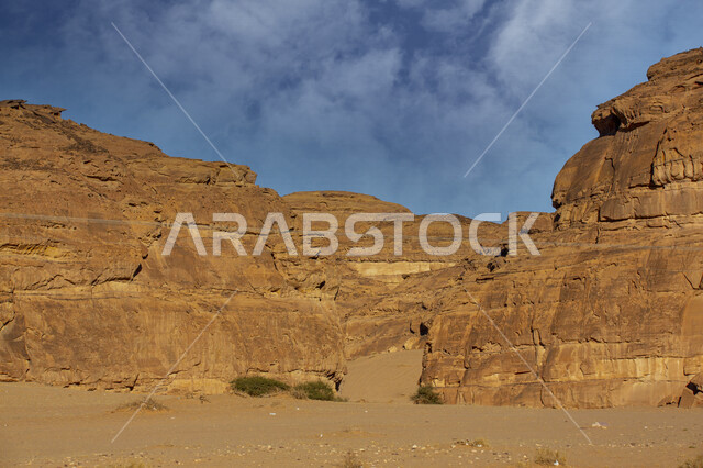 التكوينات والتشكيلات الصخرية الطبيعية في مدينة العلا بالمملكة العربية السعودية، المعالم التاريخية الأثرية السياحية، جمال الطبيعة الصحراوية، الجبال الصخرية في محافظة العلا، السياحة في السعودية