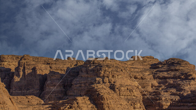 التكوينات والتشكيلات الصخرية الطبيعية في مدينة العلا بالمملكة العربية السعودية، المعالم التاريخية الأثرية السياحية، جمال الطبيعة الصحراوية، الجبال الصخرية في محافظة العلا، السياحة في السعودية