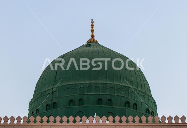 External image of the Prophet's Mosque in Medina in Saudi Arabia, The green dome of the mosque. Masjid Nabawi
