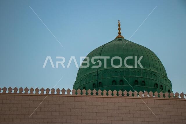 External image of the Prophet's Mosque in Medina in Saudi Arabia, The green dome of the mosque. Masjid Nabawi