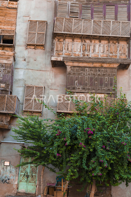  الرواشين القديمه في المدينة التاريخية في جدة بتصميم معماري عربي و إسلامي قديم ، أماكن سياحية تاريخية في المملكة العربية السعودية ، معالم تاريخية في جدة البلد ، معالم أثرية في اليونسكو ، مدينة جدة التاريخية ، المباني الأثرية في البلد التاريخي في مدينة جدة