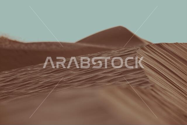 منظر خلاب للكثبان الرملية في الصحراء العربية من المملكة العربية السعودية