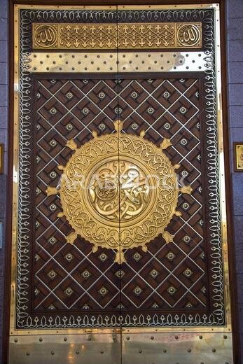 باب المسجد النبوي. الخط العربي: محمد رسول الله باب المسجد النبوي. الخط العربي: محمد رسول الله