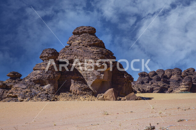 التكوينات والتشكيلات الصخرية الطبيعية في مدينة العلا بالمملكة العربية السعودية، المعالم التاريخية الأثرية السياحية، جمال الطبيعة الصحراوية، الجبال الصخرية في محافظة العلا، السياحة في السعودية