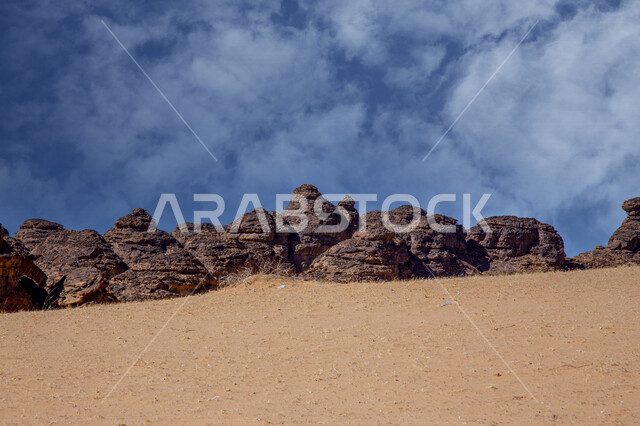 التكوينات والتشكيلات الصخرية الطبيعية في مدينة العلا بالمملكة العربية السعودية، المعالم التاريخية الأثرية السياحية، جمال الطبيعة الصحراوية، الجبال الصخرية في محافظة العلا، السياحة في السعودية