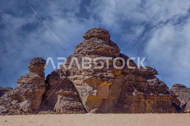 التكوينات والتشكيلات الصخرية الطبيعية في مدينة العلا بالمملكة العربية السعودية، المعالم التاريخية الأثرية السياحية، جمال الطبيعة الصحراوية، الجبال الصخرية في محافظة العلا، السياحة في السعودية