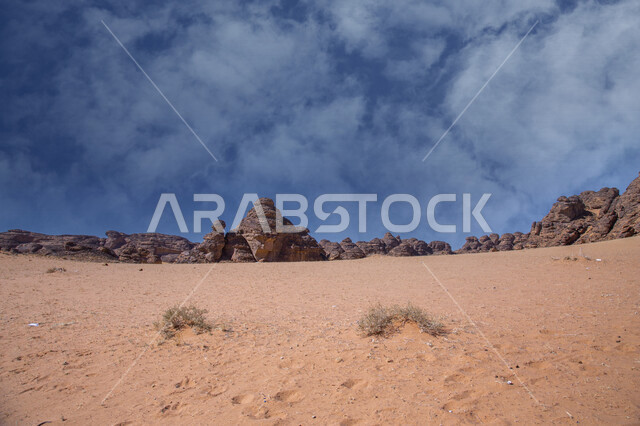 التكوينات والتشكيلات الصخرية الطبيعية في مدينة العلا بالمملكة العربية السعودية، المعالم التاريخية الأثرية السياحية، جمال الطبيعة الصحراوية، الجبال الصخرية في محافظة العلا، السياحة في السعودية