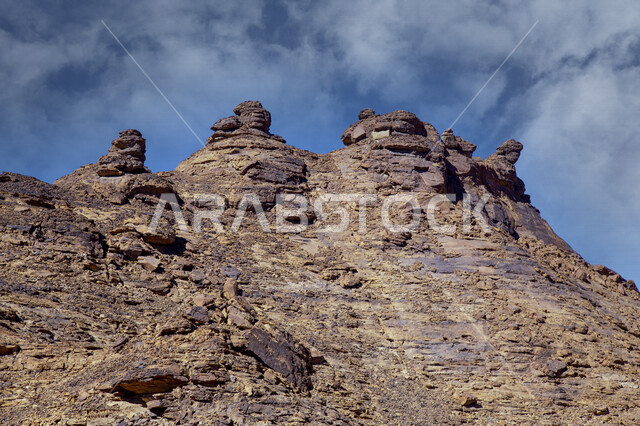 التكوينات والتشكيلات الصخرية الطبيعية في مدينة العلا بالمملكة العربية السعودية، المعالم التاريخية الأثرية السياحية، جمال الطبيعة الصحراوية، الجبال الصخرية في محافظة العلا، السياحة في السعودية